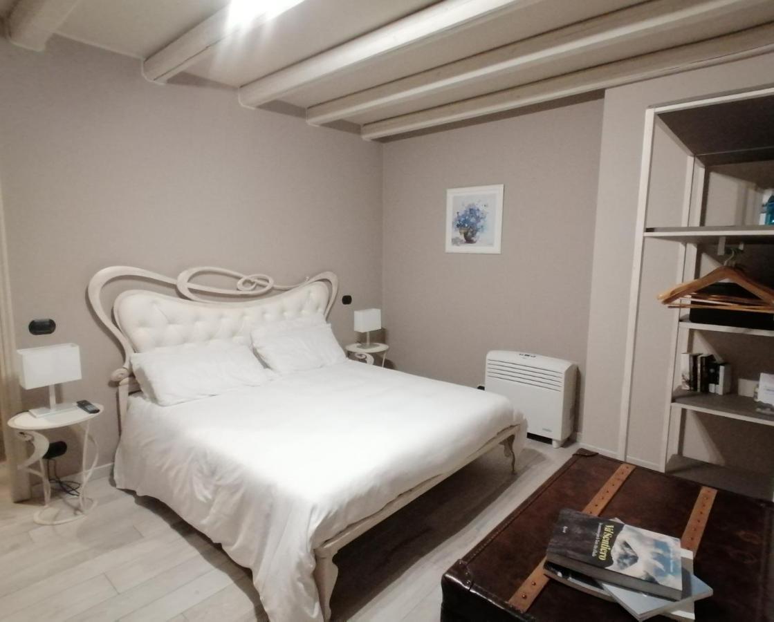 Casale Raffaello B&B Como Albese Con Cassano Exterior photo