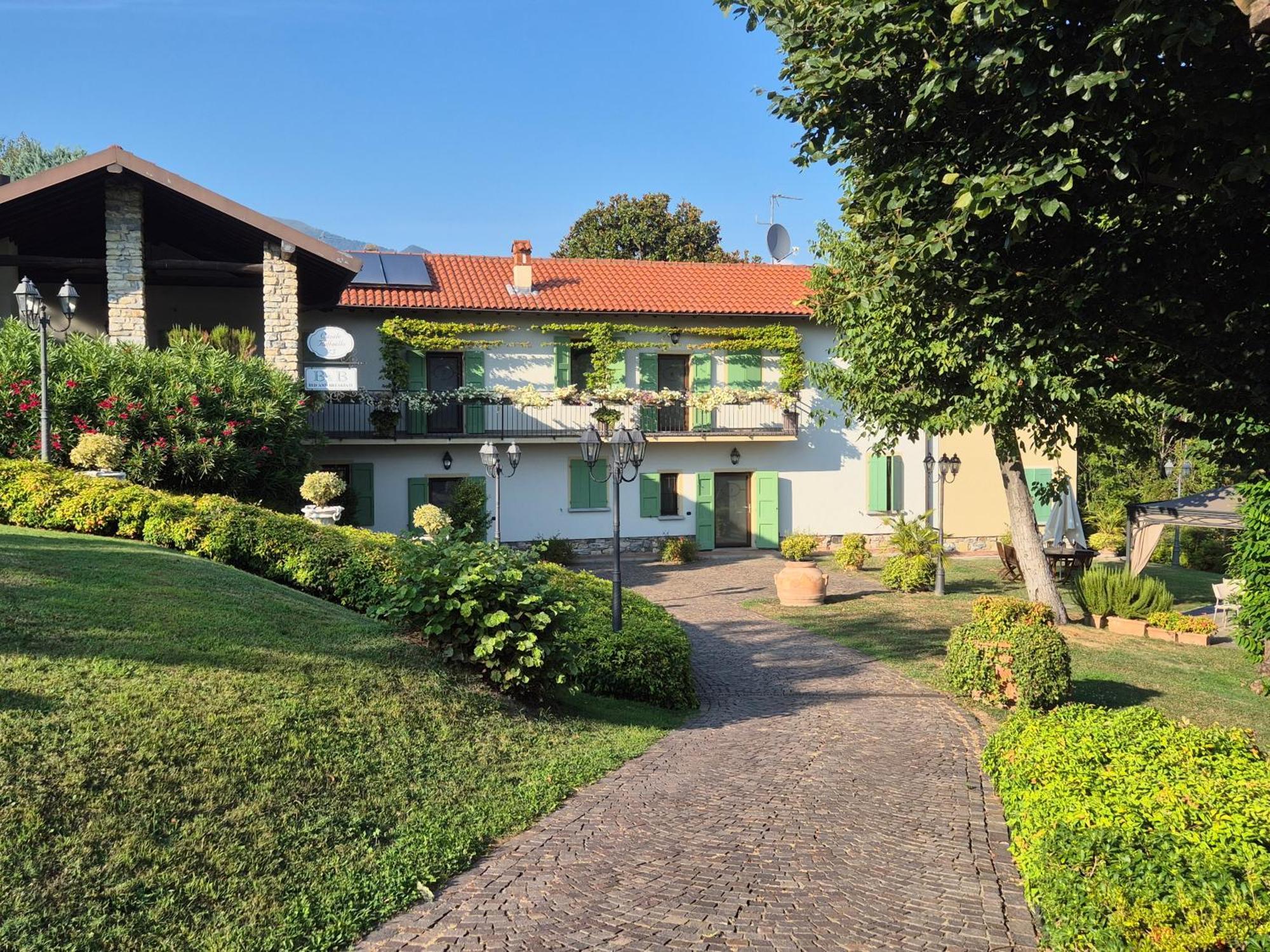 Casale Raffaello B&B Como Albese Con Cassano Exterior photo